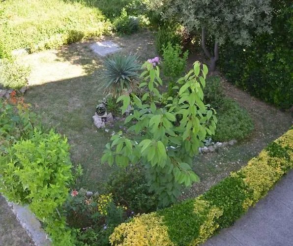 2 Διαμέρισμα *